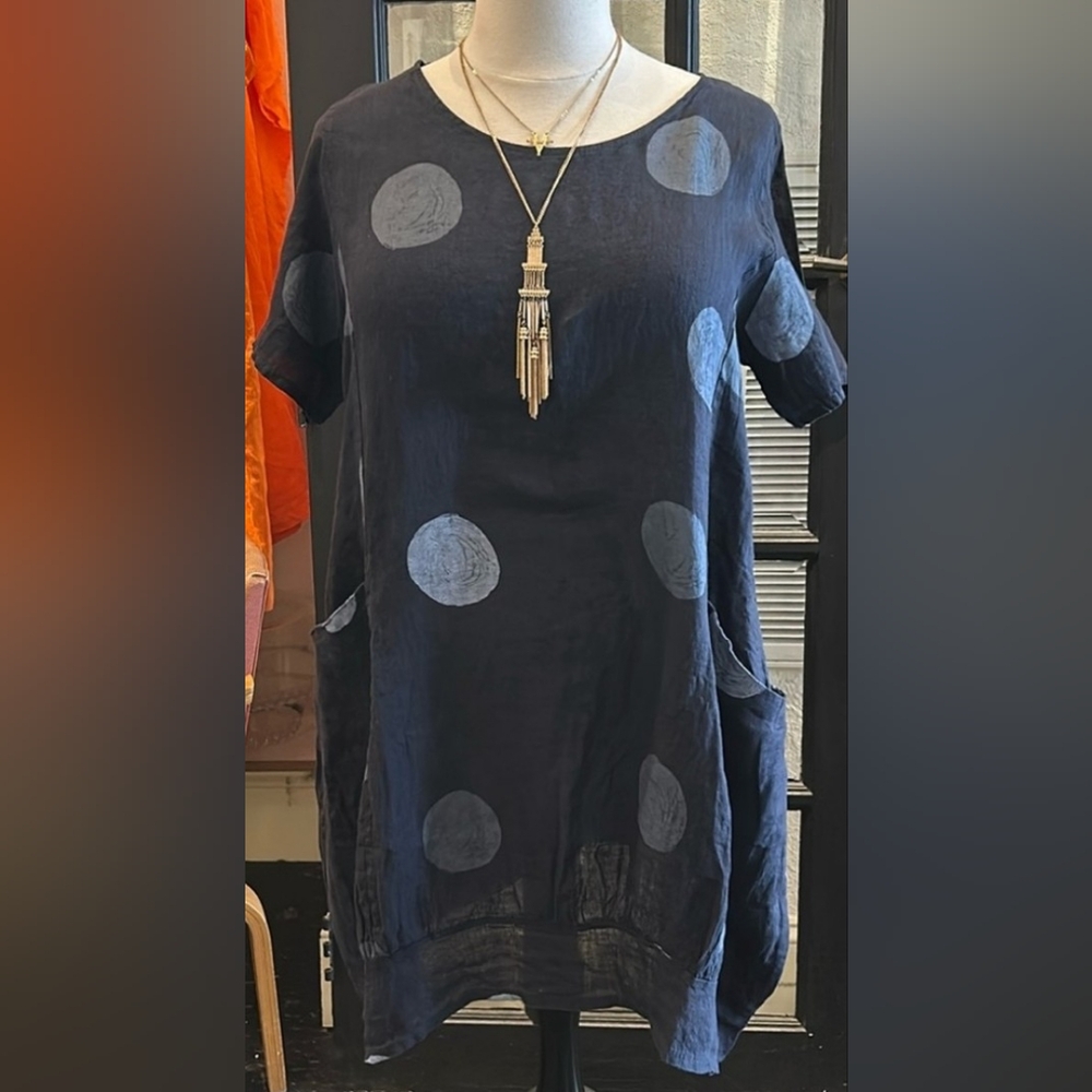 100% Italian Linen Dress one size navy w/ polka dots fits up to size 18/20. Nwt